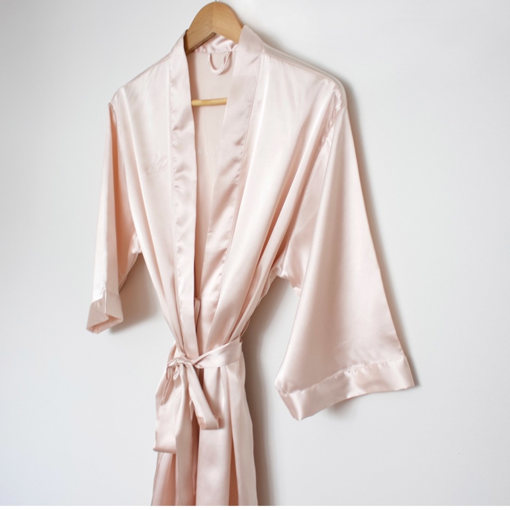 Satin robe - Les precieuses